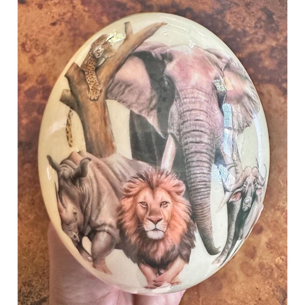 Decoupage Ostrich Egg from Africa with "Carte de L' Afrique" and Big 5 Animals